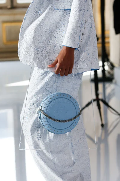 Look 60